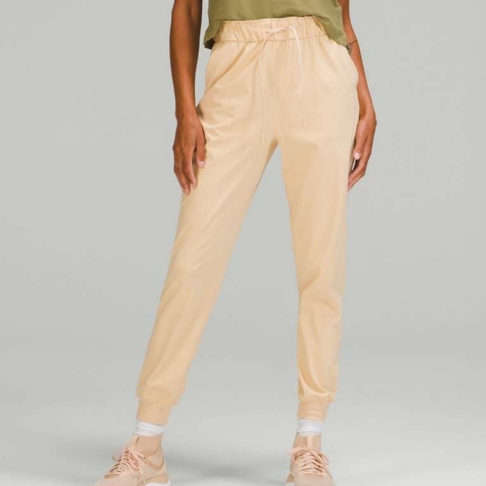 Lululemon Stretch High-Rise Jogger Full Length Prosecco Yellow Elastic 10